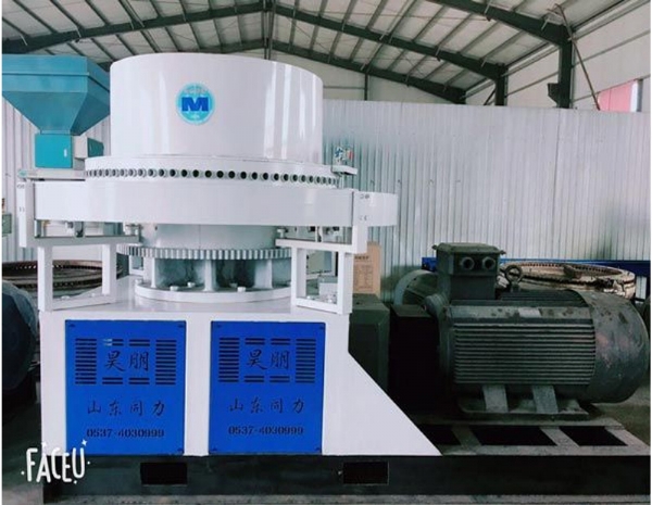 稭(jie)稈壓塊機(ji)